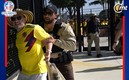 Elementos de seguridad pelean contra aficionados colombianos (Foto: AFP)