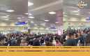 Afectados cantan "Cielito Lindo" en Aeropuerto de Cancún (Captura del video)