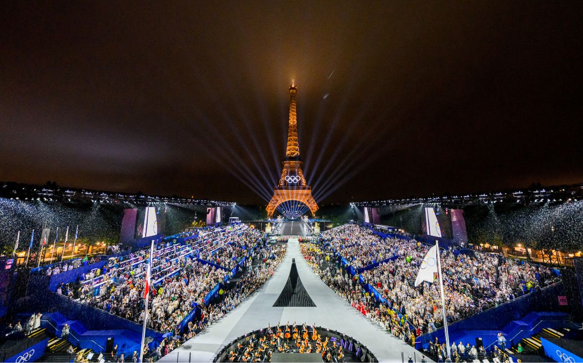 Así lució la Torre Eiffel durante la inauguración de los Juegos Olímpicos (Reuters)