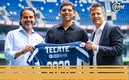 Víctor Guzmán firmó contrato en presencia de la directiva. (Foto: Rayados)