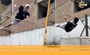 Un albañil se hizo viral por su talento como 'gimnasta' (Instagram)