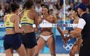 DJ pone 'Imagine' para calmar discusión entre jugadoras de Voleibol| Foto: Reuters