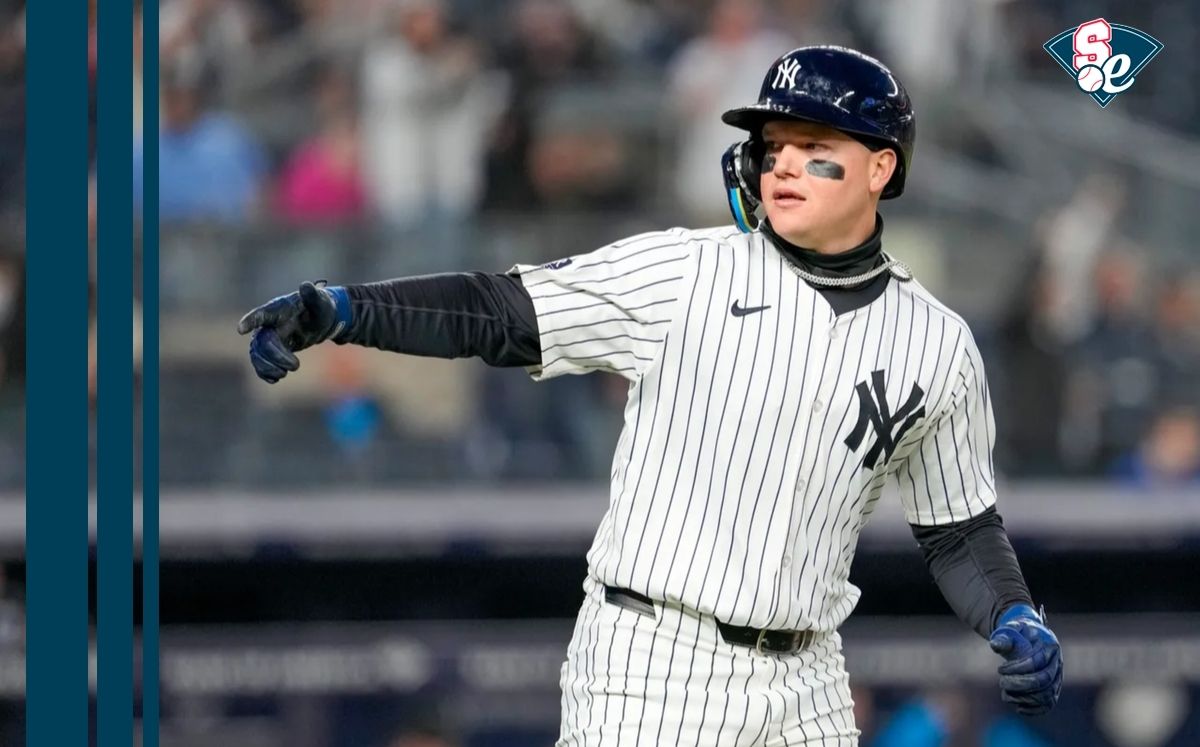 Alex Verdugo ha usado las misma marca de guanteletas los últimos 3 años. (AP)
