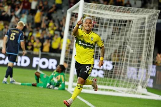 Hernández festeja su gol ante Philadelphia (Reuters)