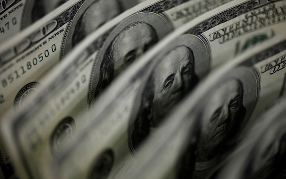 El peso mexicano sigue ganando terreno frente al dólar. (Reuters)