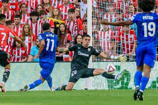 Alex Padilla, portero mexicano del Athletic Club de España (EFE)