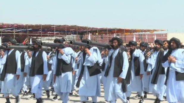 Desfile militar talibán en Kabul (AFP)