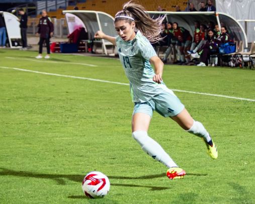 Tatiana Flores, en un juego del Tri (INSTAGRAM @9tatianaflores)