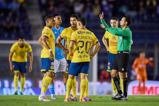 César Ramos calma a los jugadores de América y Cruz Azul (Mexsport)