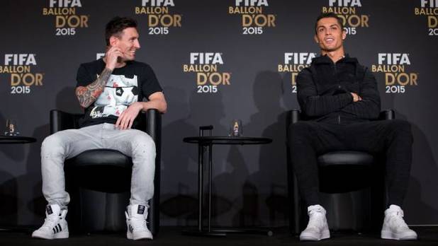 Messi y Cristiano Ronaldo previo a la entrega del Balón de Oro 2015 (Reuters)