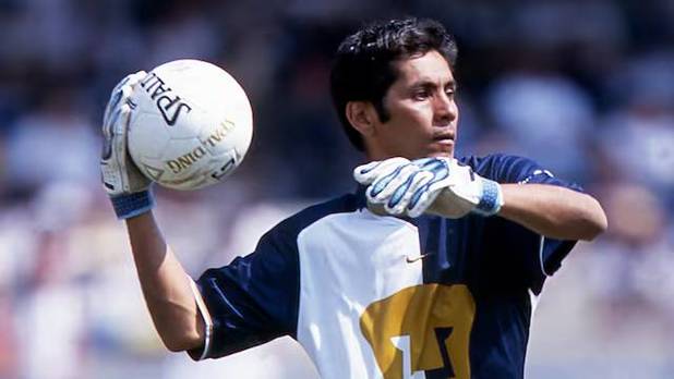 Campos en un juego de Pumas (Mexsport)