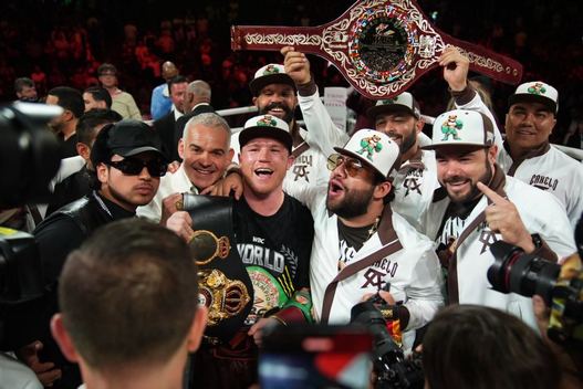 Canelo Álvarez sigue siendo el número uno (Foto: @premierboxing)