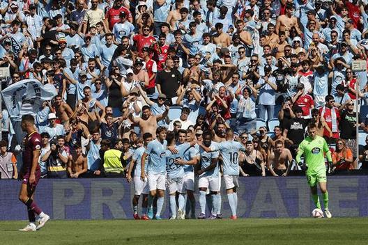 Jugadores del Celta festejan ante Valladolid (EFE)