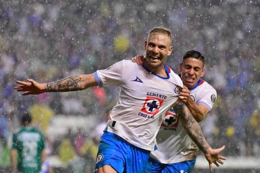 Rotondi celebra un gol de Cruz Azul (Imago7)