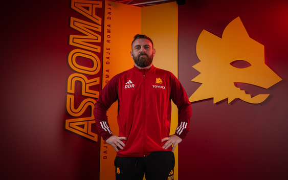 De Rossi vive su primera experiencia con un equipo de Primera División. (@OfficialASRoma)