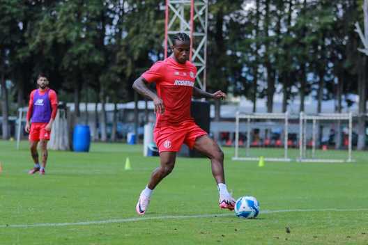 Helinho ya entrena con los Diablos Rojos (Foto: Cortesía Toluca)