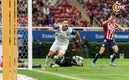 Lucas Ocampos festeja su gol antes de la revisión (Imago7)