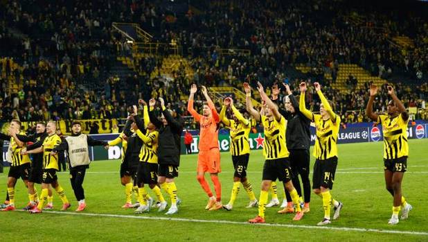 Borussia Dortmund agradece a su gente tras meter siete al Celtic (Reuters)
