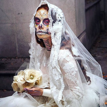 La tradición de las catrinas en Día de Muertos se mantiene. Foto: @factory_fmx
