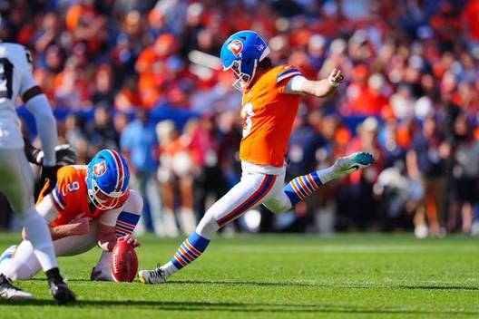 Will Lutz intenta un gol de campo (Reuters)