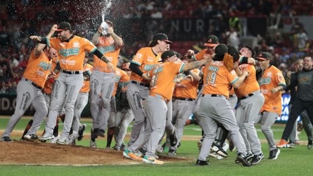 Naranjeros de Hermosillo festejan el título (LAMP)