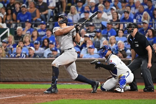 Stanton conecta su home run contra Kansas City (Reuters)