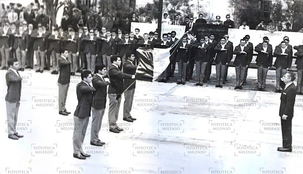 Abanderamiento del COM por el Presidente Gustavo Díaz Ordaz (FOTO: Archivo Milenio | María Martínez)