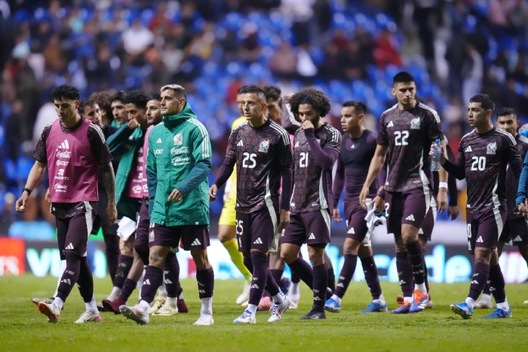 Jugadores del Tri tras el empate ante Valencia (Imago7)