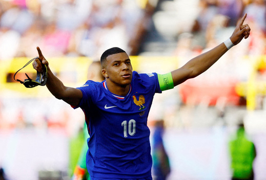 Mbappé celebra un gol con Francia (Reuters)