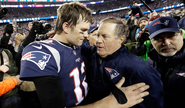 Tom Brady y Bill Belichick ganaron seis Super Bowls con los Patriots. (AP)