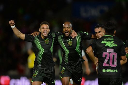 Estupiñán celebra su gol a León (Imago7)