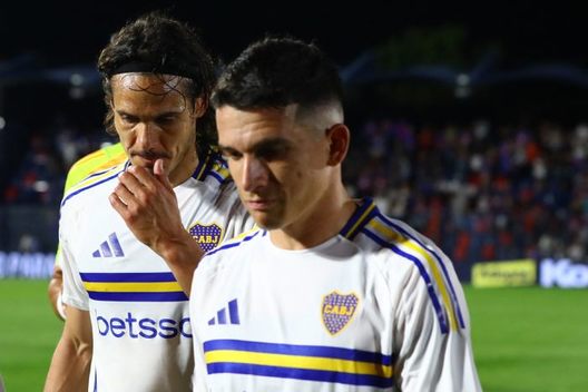 Jugadores de Boca Juniors cabizbajos tras la derrota (AFP)