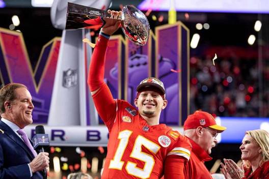Mahomes levanta el Vince Lombardi (Reuters)