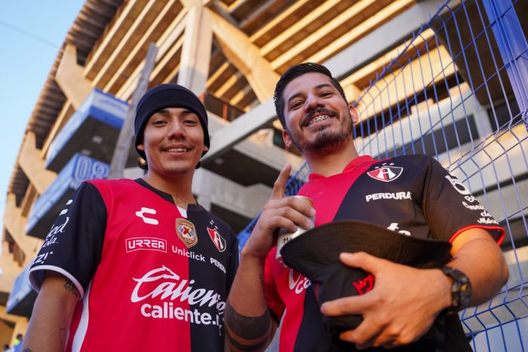 Aficionados del Atlas afuera del Estadio Jalisco (Imago7)