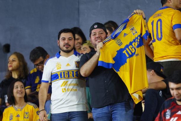 Aficionados de Tigres en el Volcán (Imago7)
