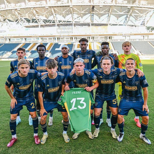 Homenaje de los compañeros de Holden Trent (@PhilaUnionII)