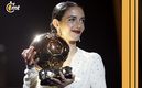 Aitana Bonmatí levanta su trofeo de Balón de Oro (EFE)