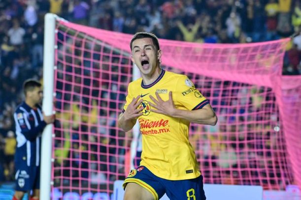 Fidalgo grita tras anotar a Rayados (Imago7)