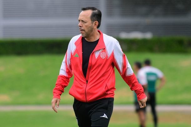 Eduardo Fentanes, en un entrenamiento de los Rayos (Imago7)