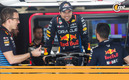 Checo Pérez disfruta su visita a Brasil. (Foto: AFP)