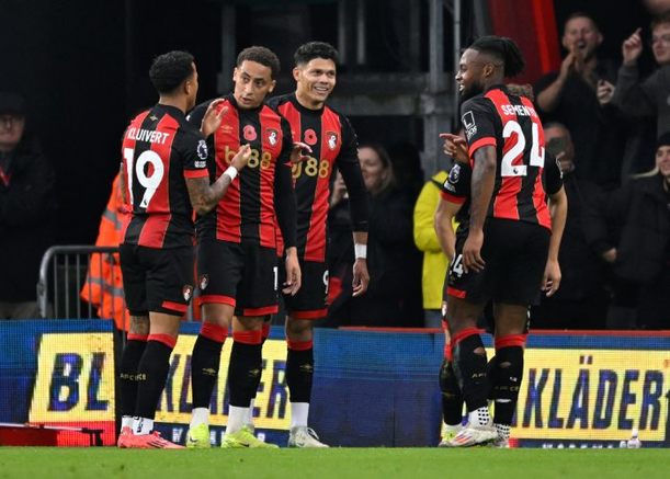 Jugadores de Bournemouth tras anotar a Manchester City (Reuters)