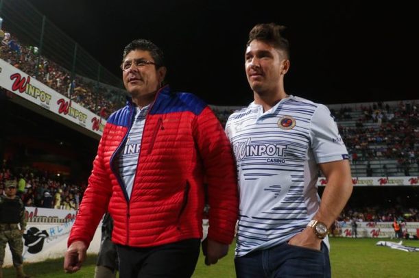Fidel Kuri y su hijo en el Pirata Fuente (Imago7)