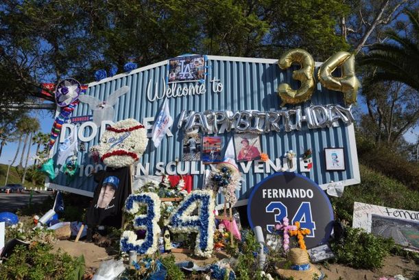Memorial a Fernando Valenzuela en Dodger Stadium (Reuters)