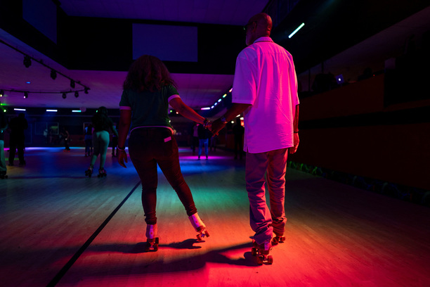 Una pareja patinando (Foto: Reuters)