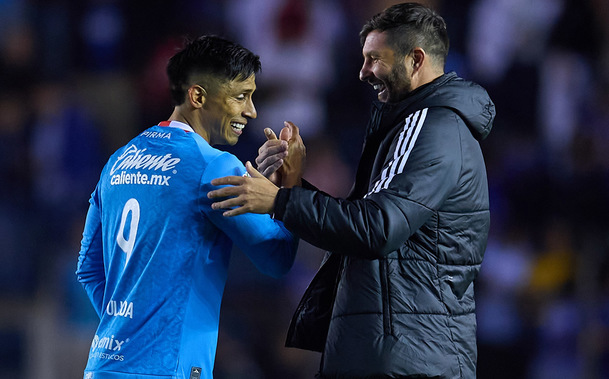 Gignac felicitó a Ángel Sepúlveda por su gol. (Foto: Mexsport)