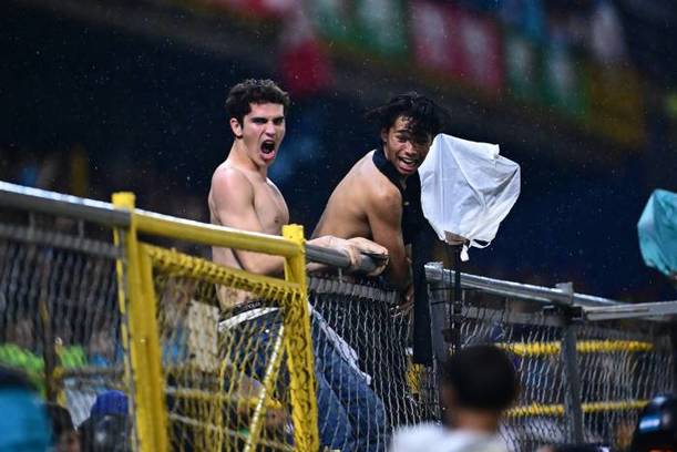 Aficionados de Honduras en el juego ante México (Mexsport)
