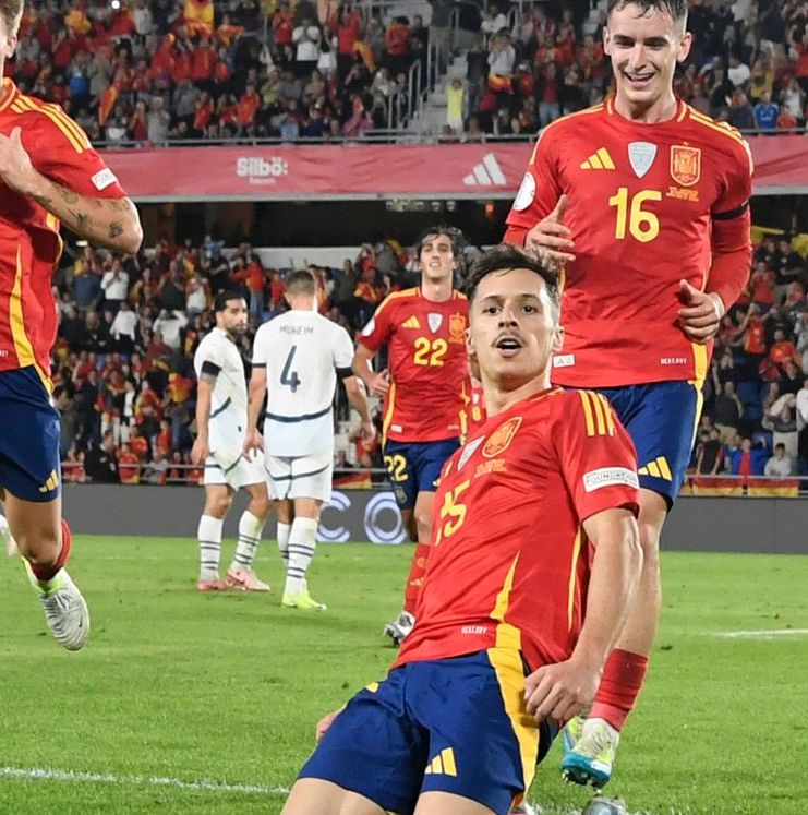 Bryan Zaragoza apareció sobre la hora para dar la victoria a España (AFP)