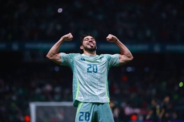 Henry Martín festeja uno de sus goles (Imago7)