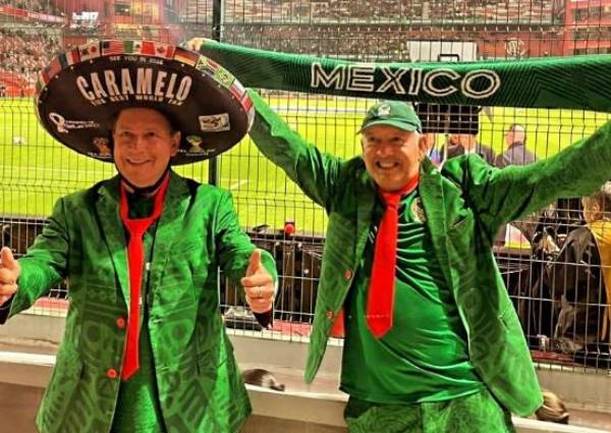 Caramelo con un fan del Tri en el Nemesio Diez (@caramelomexico)