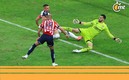 El penalti de la polémica en el Chivas vs. Atlas. (Foto: Imago7)